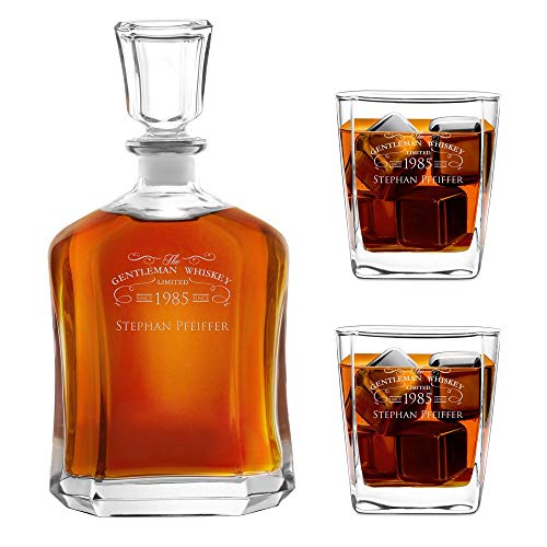 Maverton Whiskey Karaffe + 2/4 / 6er Whiskygläser Set mit Gravur - 700ml Whisky Dekanter - Geschenk zum Geburtstag für Männer - Gentleman Whiskey