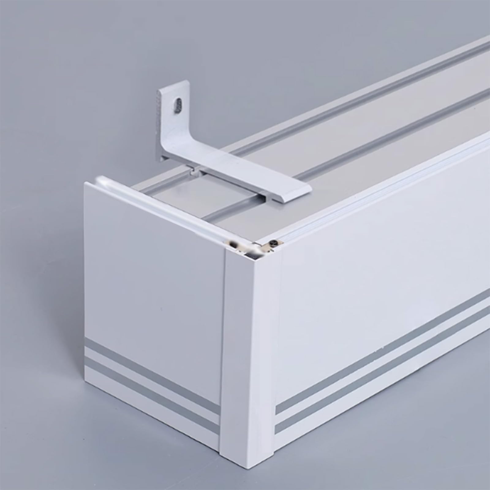 Rail de rideau anti-poussière avec boîte coulissante fluide et cantonnière de plafond