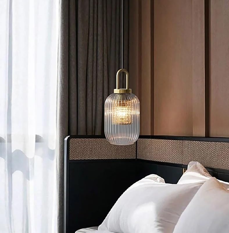 Lampe à suspension en verre pour gagner de la place en table de chevet