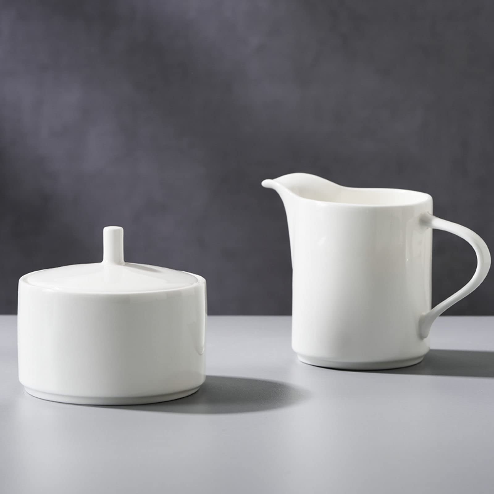 cukiernica, zestaw do śmietanki i cukru, ceramiczna cukiernica z pokrywką i dzbankiem na mleko, mlecznik i cukiernica, dzbanek na śmietankę, dzbanek na cukier, zestaw do serwowania kawy-biały dzbanek