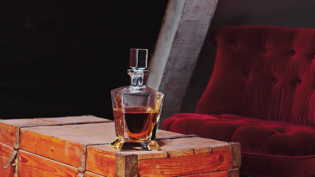 KROSNO Whisky-Karaffe Roly-Poly 750 Ml – Handgefertigtes Crystalglas – Mit Schaukeleffekt – Auslaufsicherer Korken – Exklusives Geschenk Für Genießer – Hergestellt In Polen