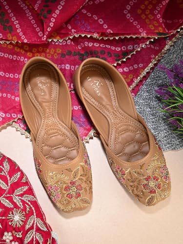 Image of XE Looks Beautiful & Comfortable Ethnic Sandal & Occational Jutti For Women & Girls