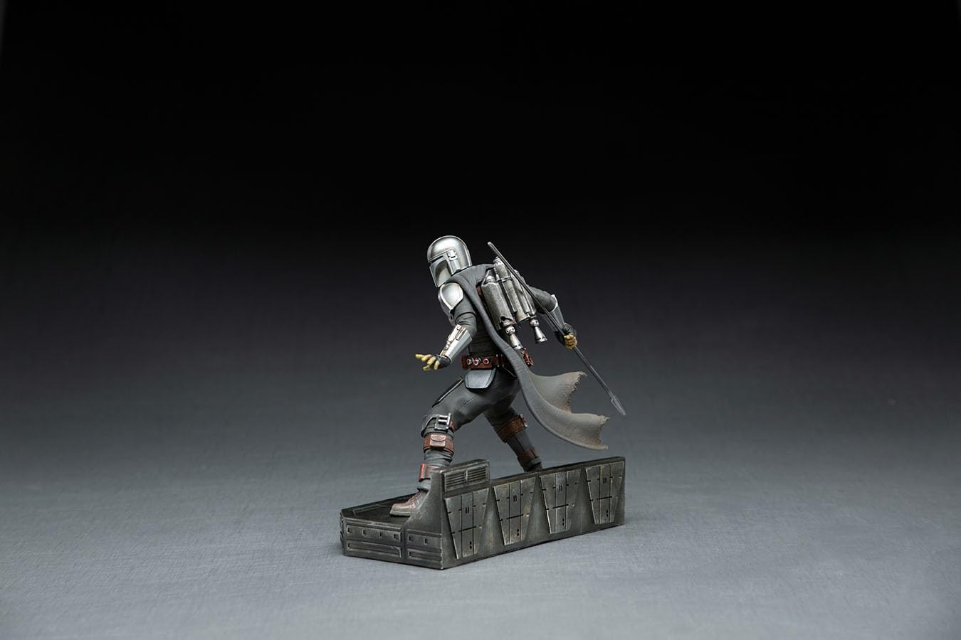 Amazon.co.jp: Iron Studios スター・ウォーズ マンダロリアン 1:10