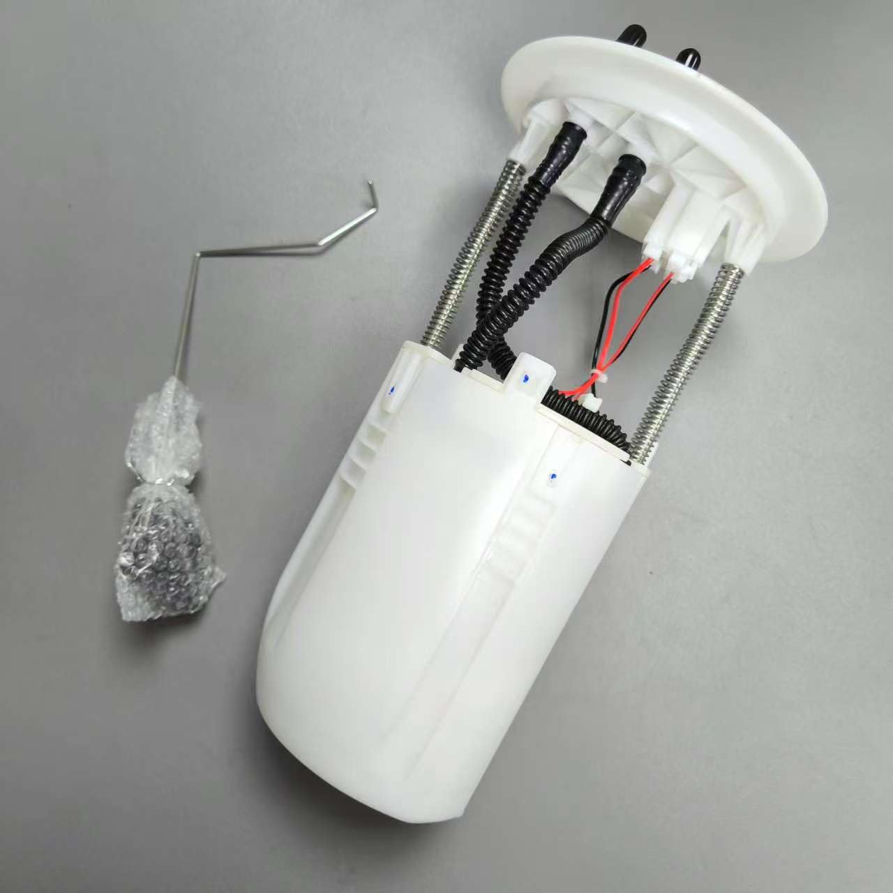 77020-0C082 Genuine Toyota Part 1pc/package Fuel Pump 77020-0C081