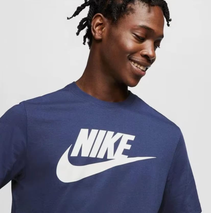 T-shirt de sport Nike pour homme avec imprimé graphique moderne conçu pour le fitness