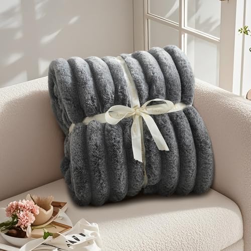Amélie Home Soft Faux Fur Throw Blanket, Cationic Wolf Gray, 55"x70" - image 5