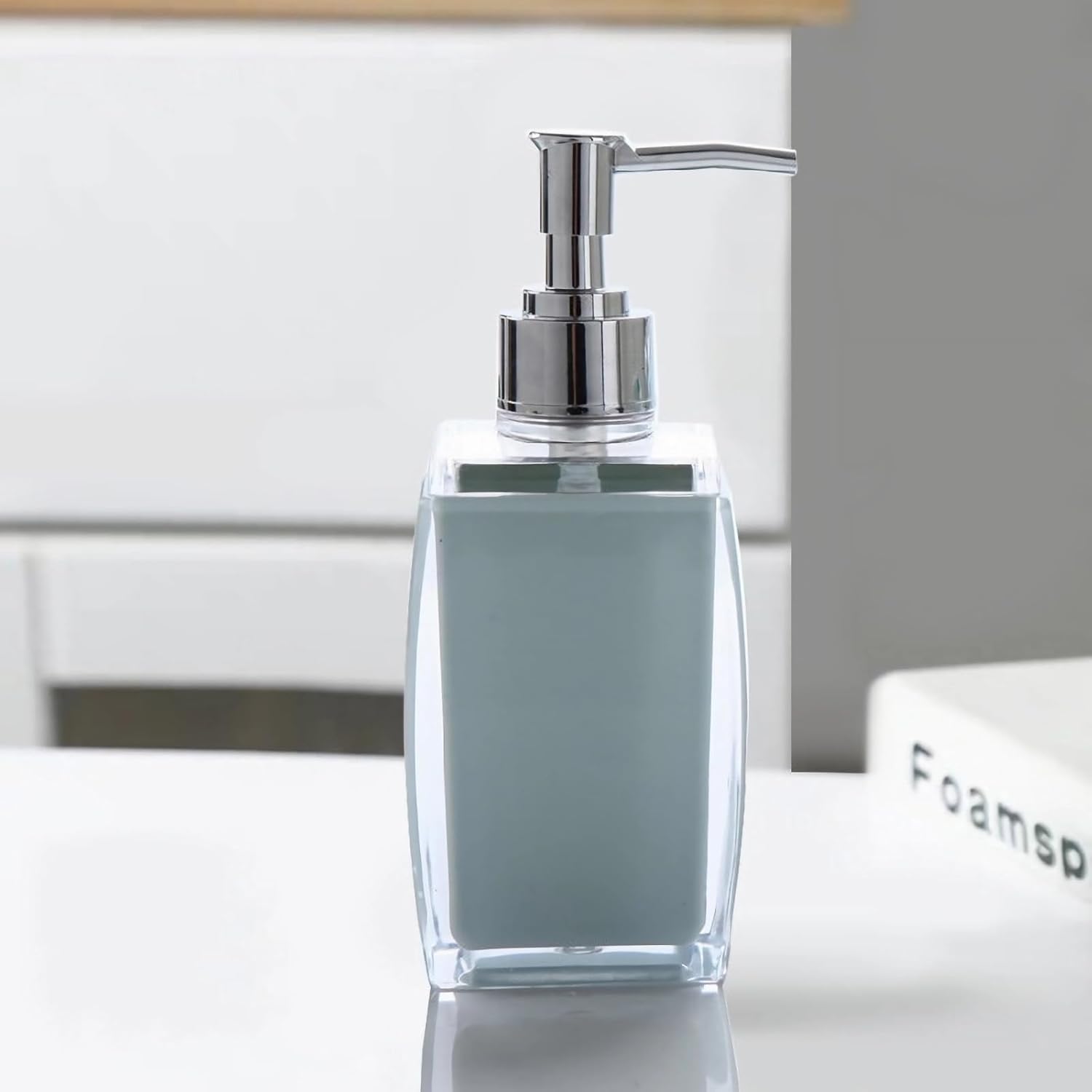 バスルームアクセサリーセット、4個アクリルバスルームアクセサリーセット、ソープディスペンサー、ソープディッシュ、歯ブラシホルダー、タ