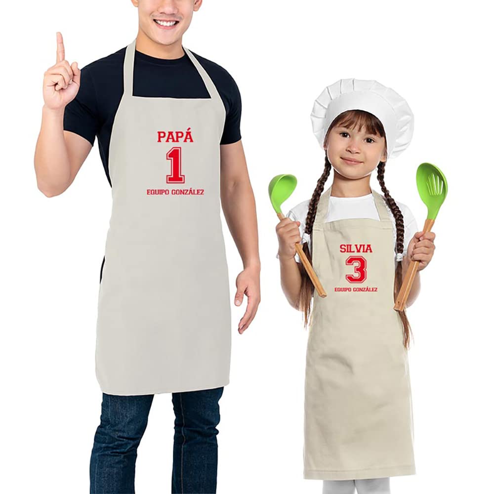 CALLE DEL REGALO Pack de delantales de cocina BIO para madre, padre e hij@ bordados con nombres, número y ‘equipo’