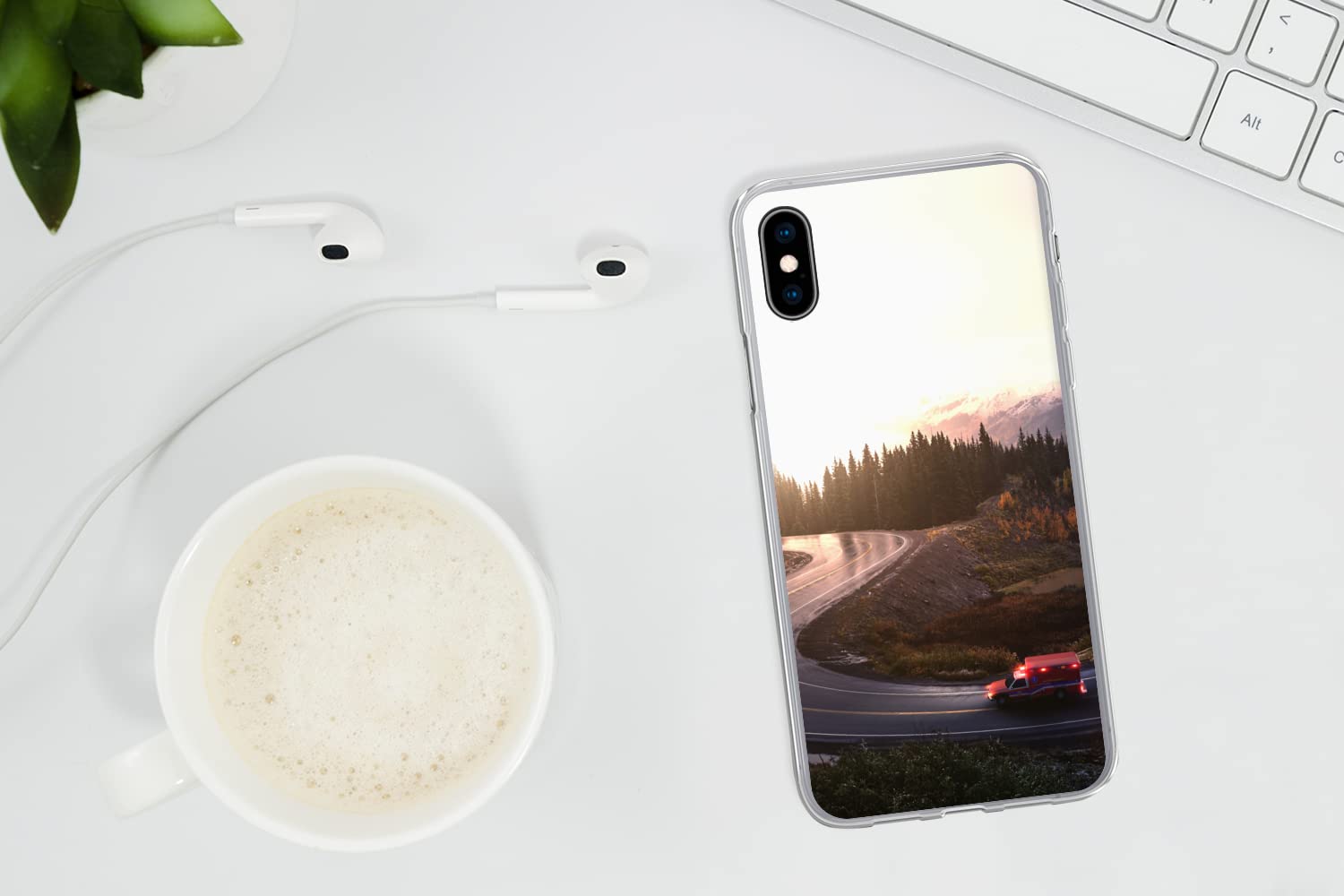 MuchoWow Funda para iPhone XS - Una Ambulancia circula por una Carretera sinuosa - Funda de Silicona/Funda Blanda para teléfono móvil