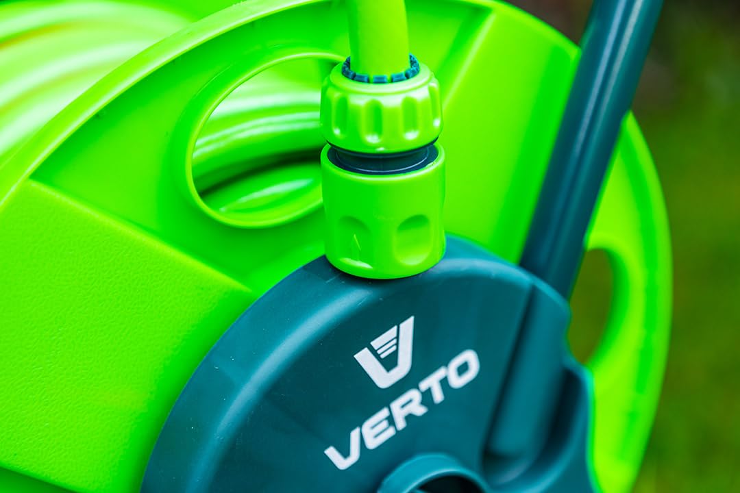 VERTO Schlauchtrommel + Gartenschlauch 20m + Wasserspritze + 3 x Schlauchverbinder, Wasserstop, Hahnverbinder - Gartenbewässerung Komplettes Starterset