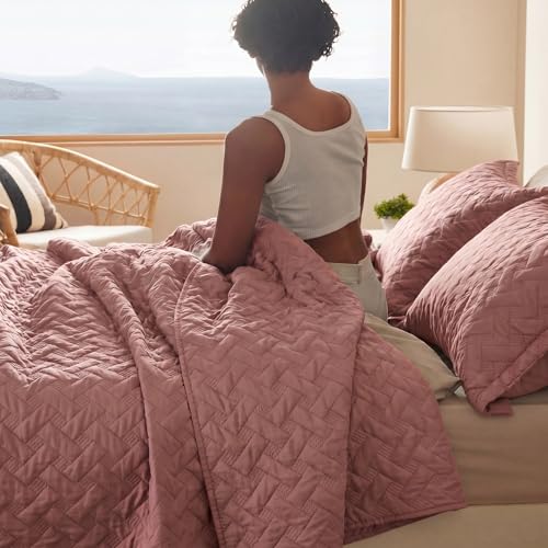 Image of Bedsure Quilts Queen Size - Lightweight Bedspreads Queen Size with Basket Weave Pattern, Soft Quilt Bedding Set, Grayish Pink Comforter Set Coverlet for All Seasons with 2 Pillow Shams (90 inch x 96 inch)