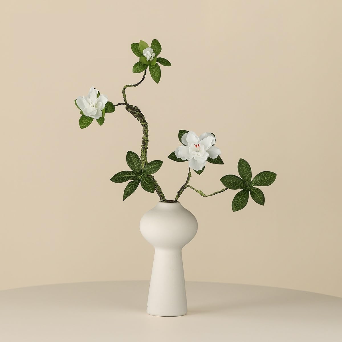 Fiori artificiali Decorazione del soggiorno Simulazione di azalea Disposizione di fiori finti Vaso bianco in ceramica Fiore finto