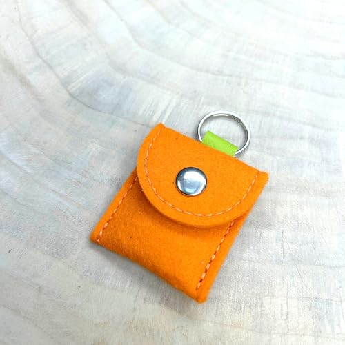 Manufactica Luna Halsbandtasche aus Wollfilz für Hunde - Hundemarke, Steuermarke, Tassomarke, Einkaufschip, Tile Chip und AirTag von Apple - Handmade - 5 x 5.5 cm oder 4.5 x 4.5 cm