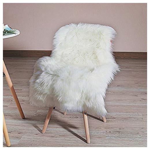 HLZHOU Soft Faux Fur Rug White Sheepskin Chair Cover Seat Pad Shaggy Area Rugs for Bedroom Sofa Living Room Floor(2 x 3 Feet (60 x 90 cm) White)