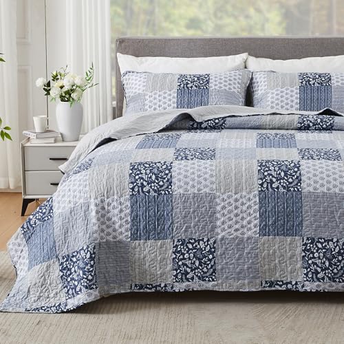 Cozyholy Navy Blue Gray Alaskan King Quilt Set 132x120 3 Piece Quilted Bedspread Set Patchwork Plaid Bedding Comforter Set Reversible Lightweight Microfiber Bed Spread Coverlet Set for All Seasons