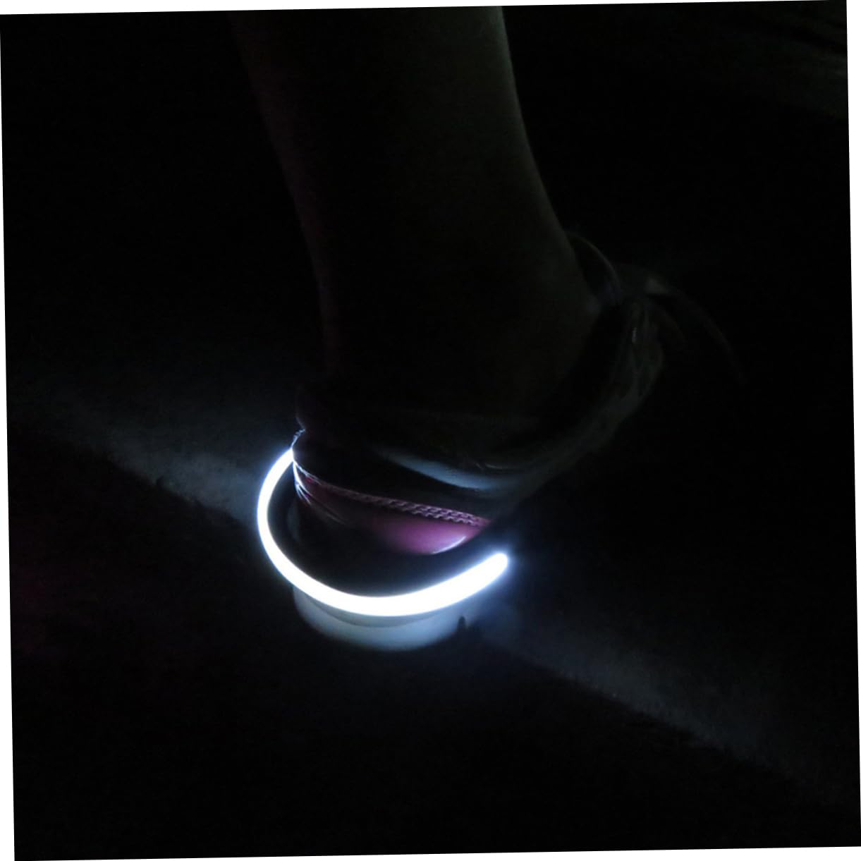 Abaodam 2Pcs LED Shoe Clip Lights Water Resistant Safety Lights for Night Running Cycling Walking Secure Comfortable Attachment with Skid Design Bright Visibility