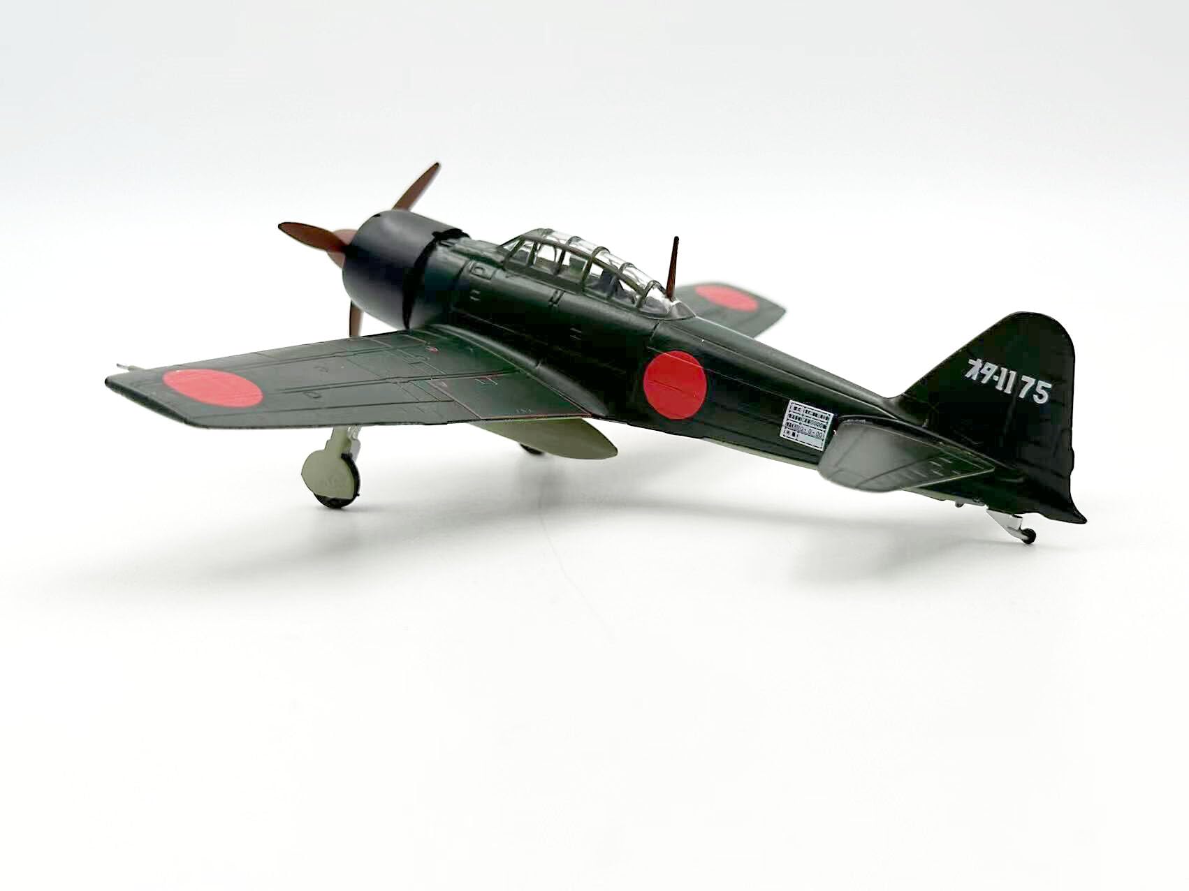 Amazon.com: Mitsubishi A6M Zero Fighter 1/72 Diecast Aircraft