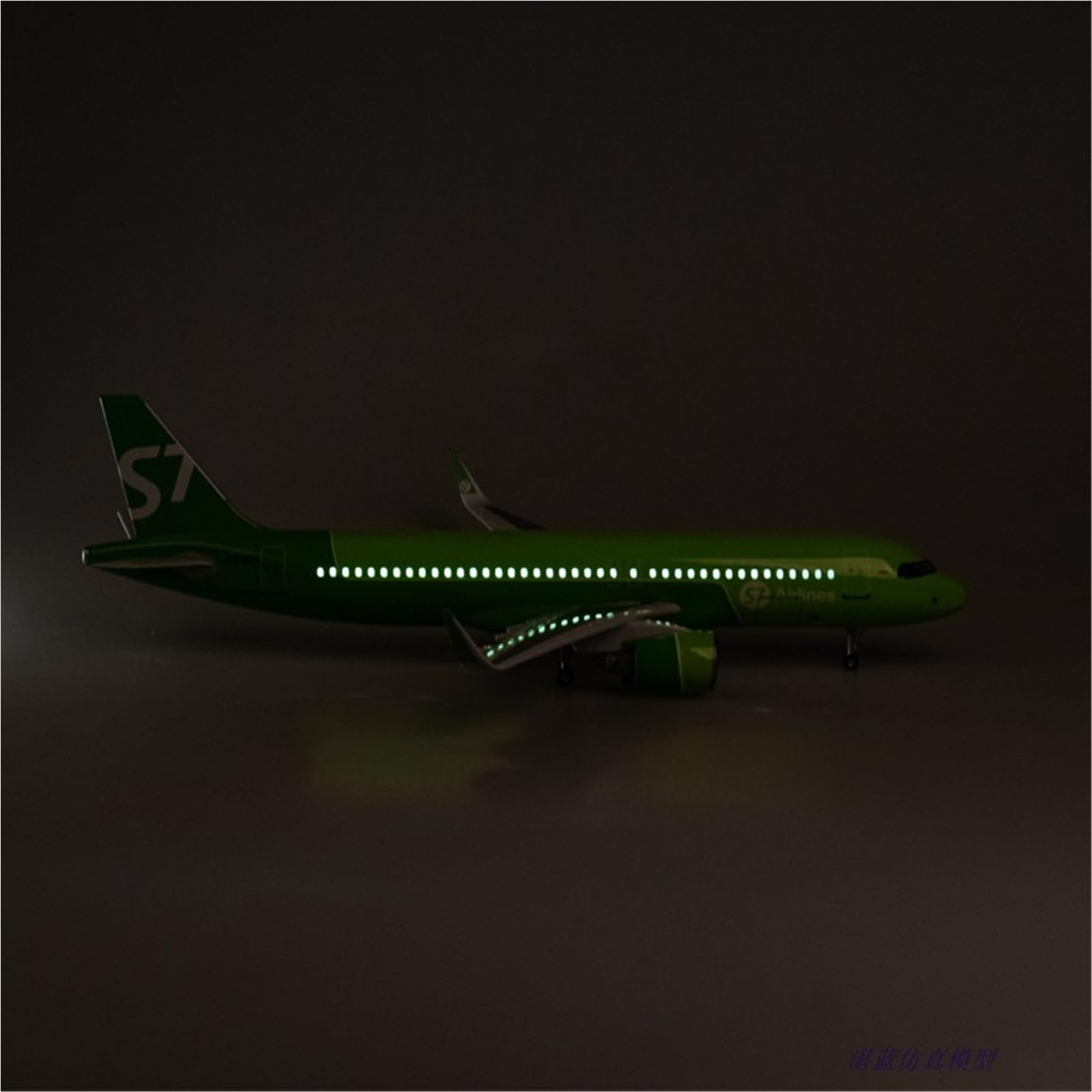 Model redukcyjny samolotu Miniaturowy Model Samolotu 47 Cm W Skali 1:80 S7 Airlines Dla Airbusa A320neo, Model Samolotu Ze Stopu Dla Dorosłych Model lotniczy Replika samolotu(With light)