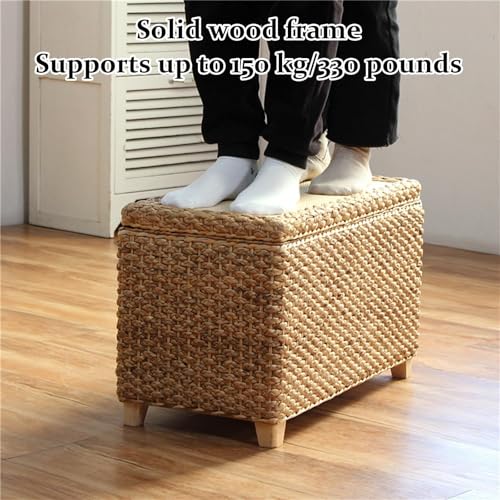 Banc de rangement en rotin pour optimiser une entrée encombrée