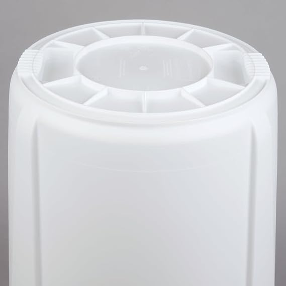 Rubbermaid Brute Round Trash Can 10 Gallon, White