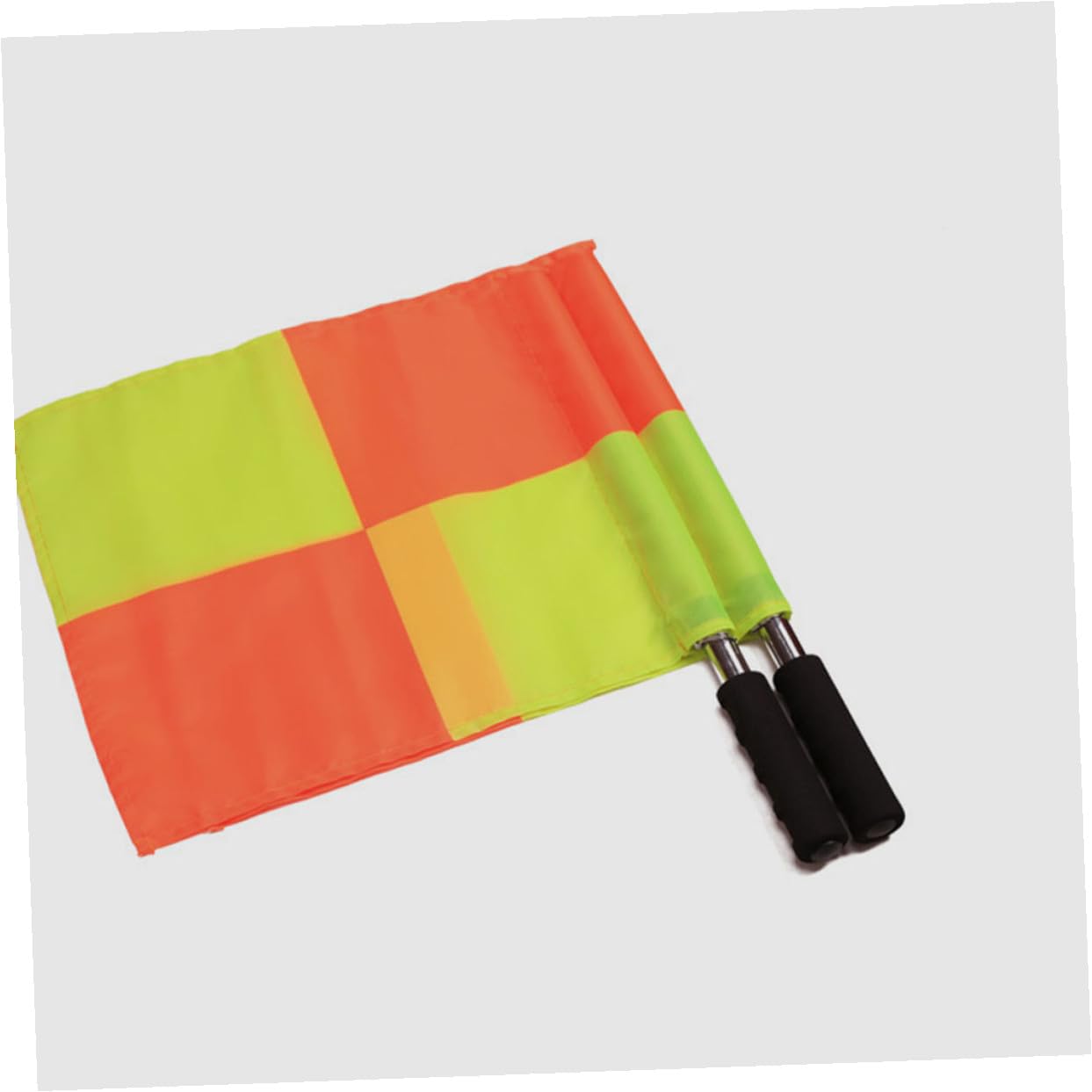 Angoily Set 2 Bandiere Arbitro Calcio a Scacchi 50x40 Cm in Poliestere, Bandierine Guardalinee Visibili per Partite e Allenamenti di Calcio, Accessori Kit Arbitro Sportivo Stile