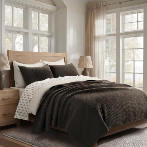 Image of EVERGRACEHOME Cotton Coverlet Set King Size 3 Pieces, Lightweight Soft Ribbed Matelasse Bedspread Quilt Set, Cozy Oversized Quilted Bedding Set with 2 Pillow Shams for All Seasons, Dark Brown