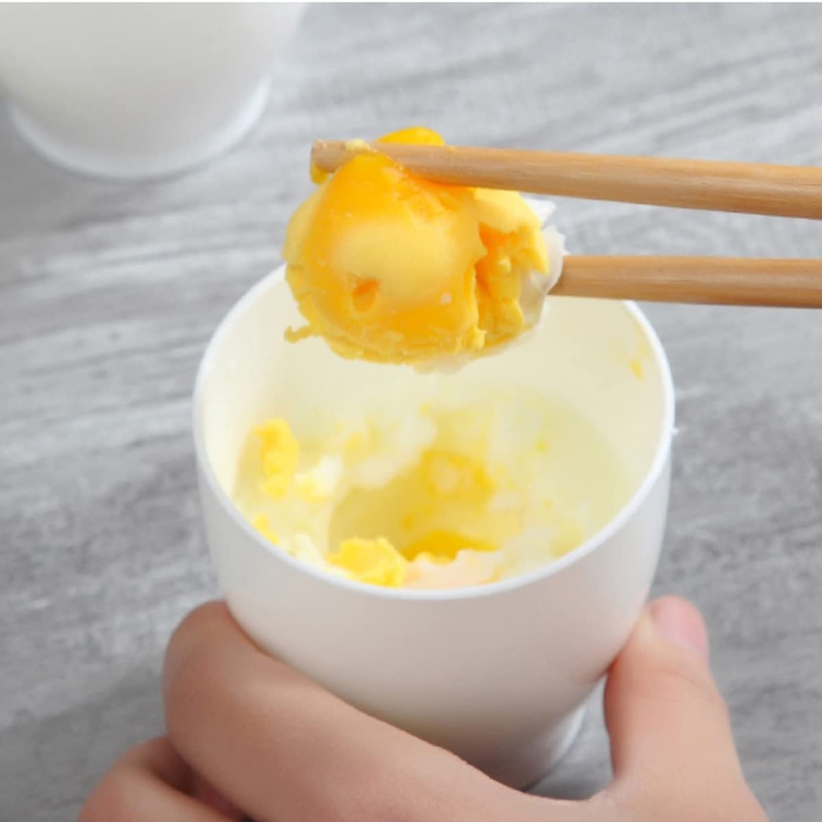 Cuociuova Microonde CLOVE - Per 2 Uova Senza BPA, Colore Giallo