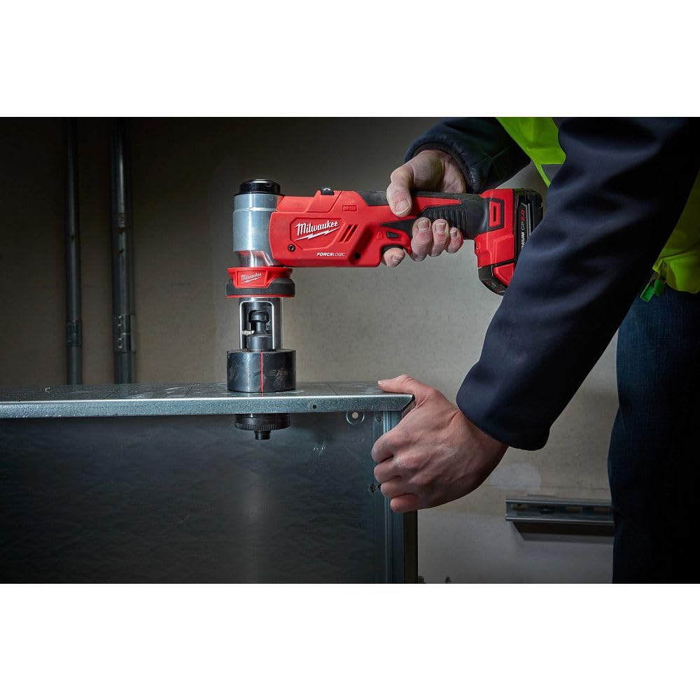 Milwaukee 2677-21 M18 FORCE LOGIC 6T Knockout Tool 1/2" - 2" Kit