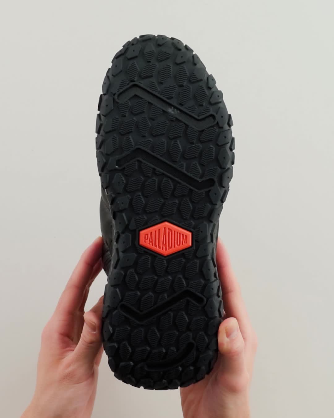 Amazon | [パラディウム] OFFBOUND INFLATED 79536 BLACK(008) 22.5 cm