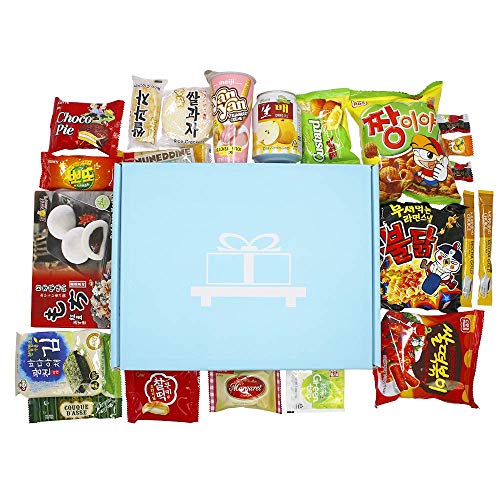 Akibento Deluxe Asian Snack Box (22 Count) | Variety Assortment of Premium Japanese Candy, Korean Snacks and Asian Sweets! | College Care Package | Gift Care Package | Nom Box
