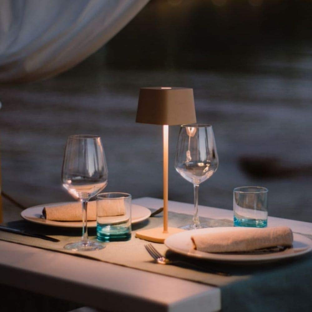Zafferano, Lampada Ofelia, Lampada da Tavolo Ricaricabile e Senza Fili con Controllo Touch, Utilizzabile anche come Lampada da Esterni, Dimmer, 2700-3000 K, Altezza 29 cm, Colore Salvia