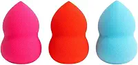 Kit com 3 Esponjas Gota Curva para Maquiagem – Cores Sortidas – Maciez e Acabamento Uniforme