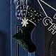 Ginger Ray Green Velvet Embroidered Weihnachtsstrumpf mit Charme Kamindeko