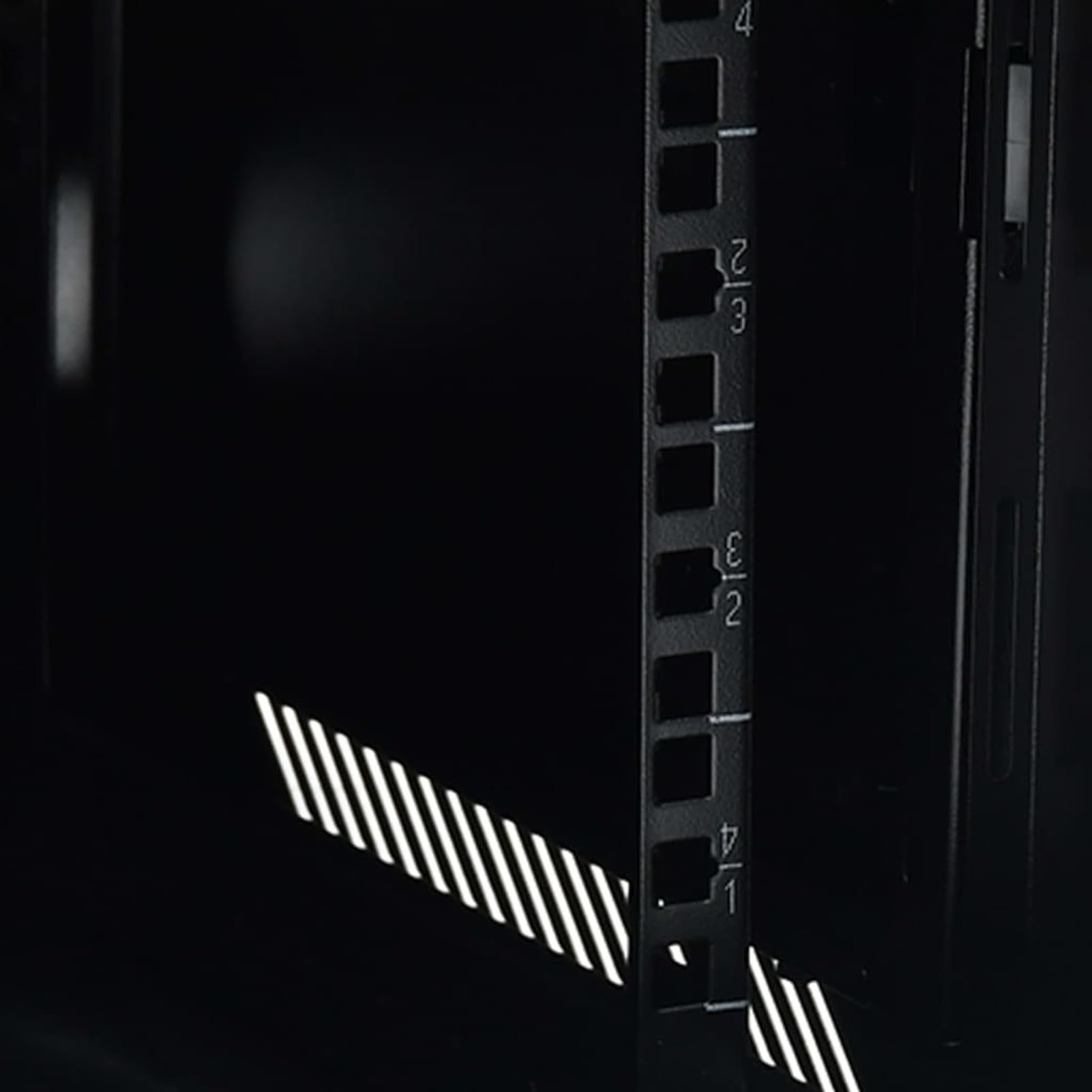 4U Armoire réseau murale 19" IP20, acier laminé à froid et verre de sécurité, noir, 600 x 450 x 285 mm, verrouillable avec serrure - pour routeur, modem, appareils réseau