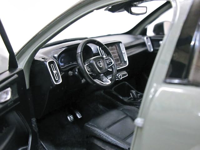 Amazon | VOLVO特注 1/18 ボルボ XC40 リチャージ (グリーン) 2023
