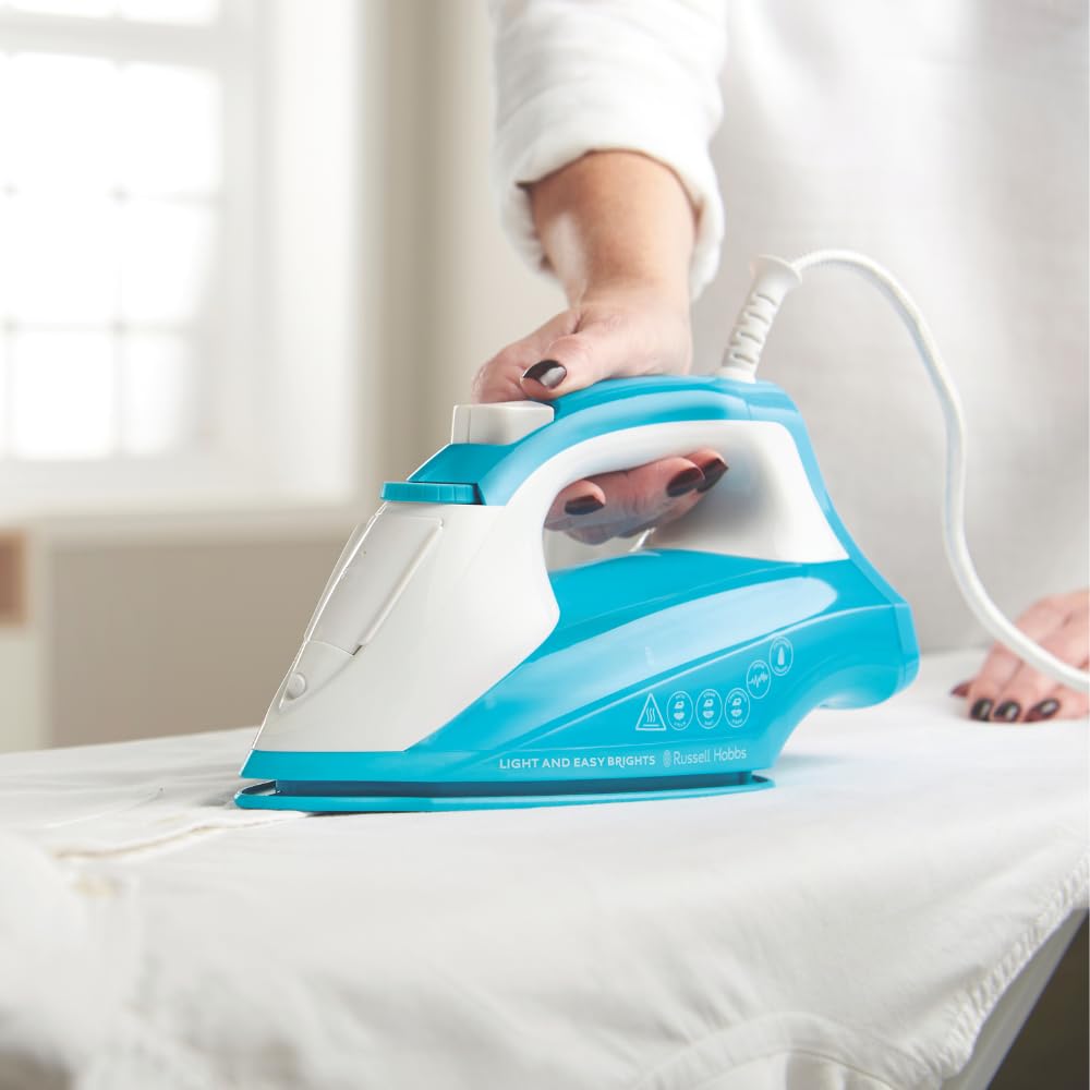 Russell Hobbs Ferro da Stiro a Vapore 2400W, Colpo di Vapore 115g/min, Piastra con Ammorbidente, Autosteam, Capacità 240ml, AntiCalcare & Anti-Goccia, Light&EasyAqua 26482-56