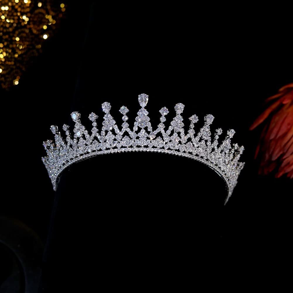 ZYFSHA Biżuteria do włosów Diadem z koroną dla kobiet Tiara Kolor srebrny Kryształ Cyrkonia Wydłużona korona Stroik ślubny Królewskie ślubne akcesoria do włosów Biżuteria damska, długość srebrna 38,5