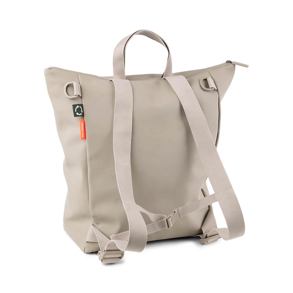 Done by Deer Mochila cambiador plegable y dos ganchos para cochecito. Bolsa para pañales de 100% poliéster reciclado con revestimiento de poliuretano, beige, 45 x 15 x H 40 cm. Wickelunterlage: 55 x