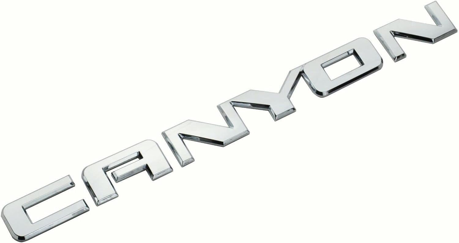 Insignia cromada de Canyon para lucir una puerta trasera impecable en tus viajes 4