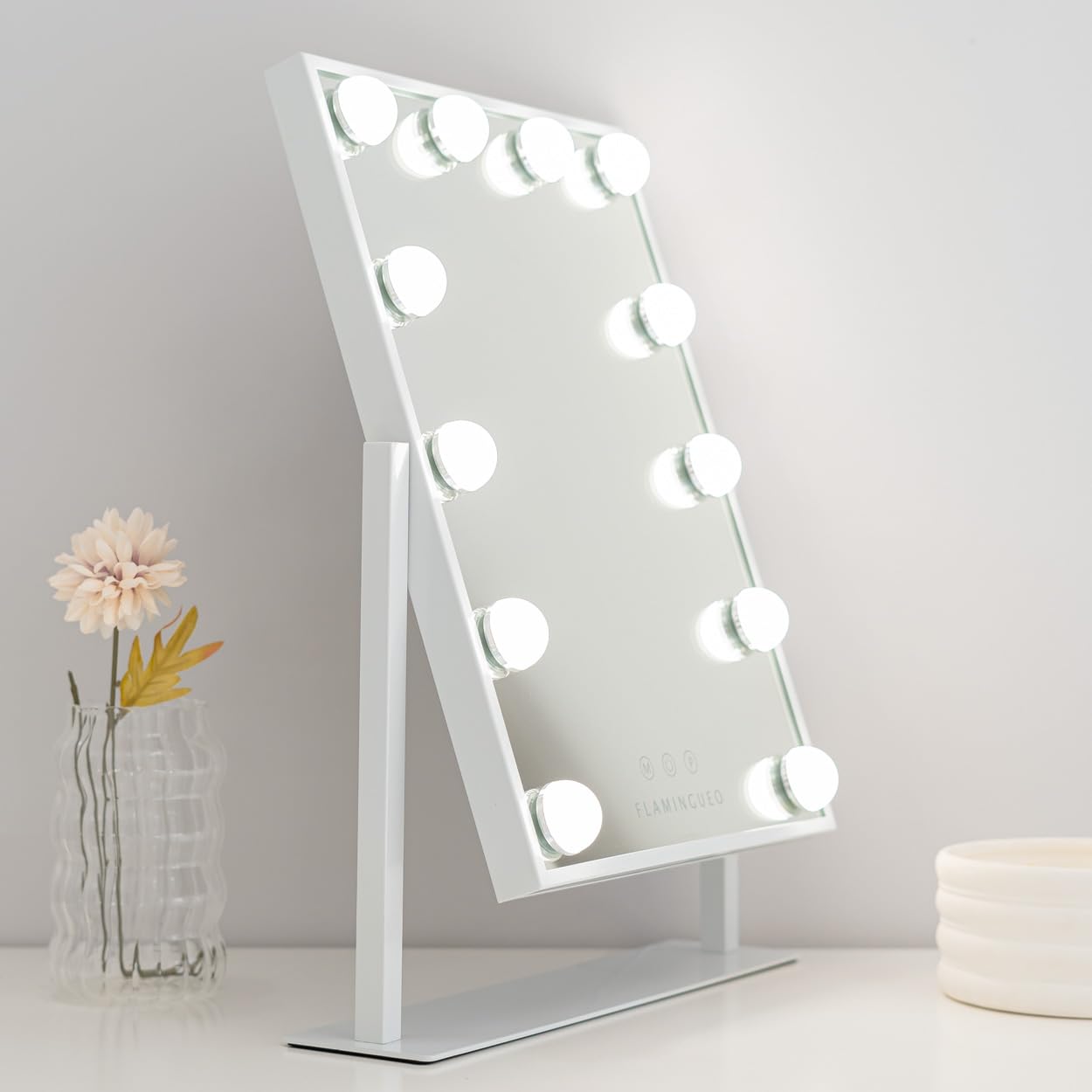 Flamingueo Specchio Trucco con Luci - 12 LED - 3 Modi di Luce - Intensità Regolabile - Controllo Tattile - Posizione Regolabile - Vanity Mirror - Bianco - 36,5x7,5x47,5cm