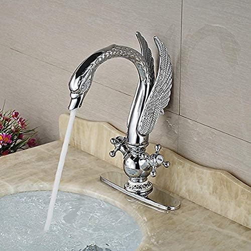 Robinet d'eau de bain et lavabo chromé pour moderniser une salle de bain familiale