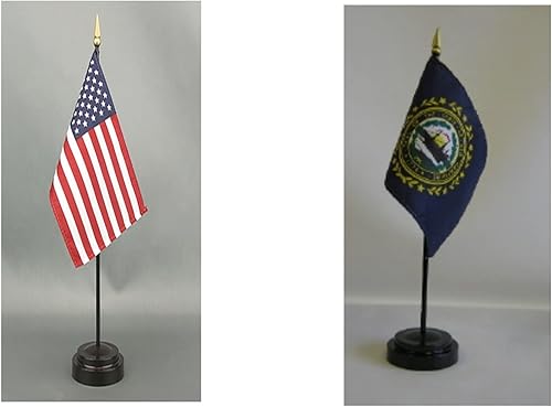 Miniatura 44 de Fabricado en los Estados Unidos. Bandera miniatura de escritorio y mesa de 4 x 6 pulgadas, incluye 2 soportes de bandera y 2 pequeñas banderas