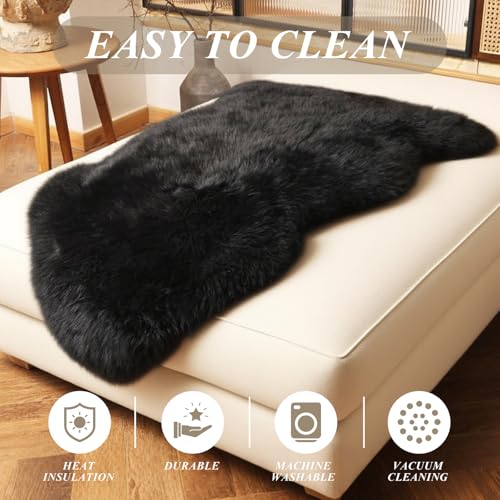 AMFUN Faux Lammfell Schaffell Teppich, Longhair Flauschiger Teppich, Flauschiger Schaffell Lammfell Fellteppich Waschbar, Weicher Fell Carpet für Stühle Sofa Schlafzimmer(Schwarz, 60 x 90 cm)