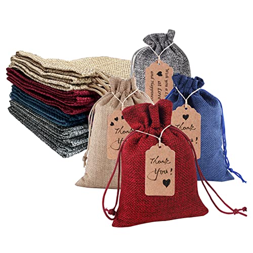 Penubuy Yute Favor Bags, 24 piezas de arpillera con etiquetas de regalo/bolsa con cordón para joyería, boda, festival, fiesta de cumpleaños (cuatro colores)