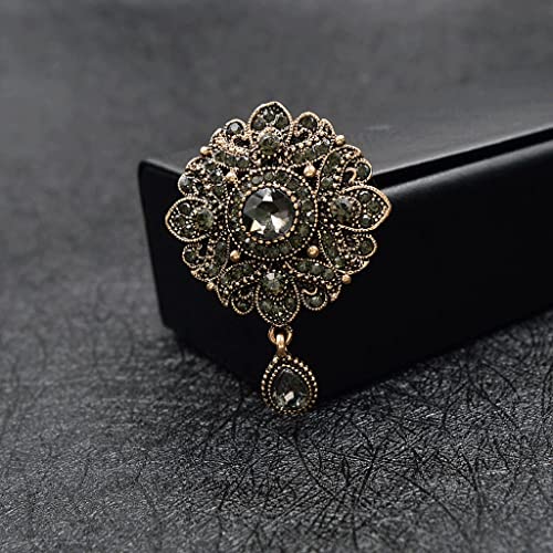 Cadeau femme idéal avec cette broche motif vintage et cristaux brillants