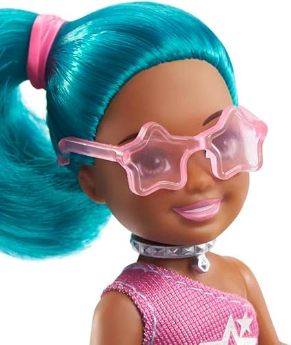 Miniatura 2 de Barbie Chelsea se puede jugar con la muñeca Brunette Chelsea Rockstar 6 pulgadas guitarra micrófono auriculares 2 boletos VIP anteojos en forma de