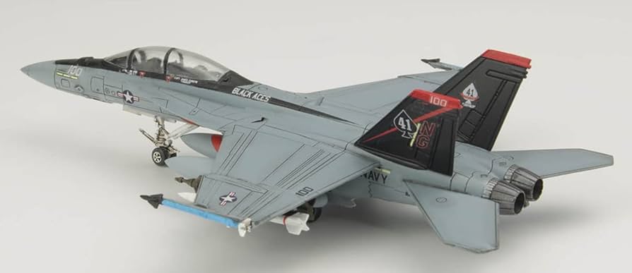 (未使用･未開封品)　プラッツ 1/144 アメリカ海軍 PB4Y-1 カルバート&amp;コーク プラモデル vf3p617 Amazon | プラッツ 1/144 アメリカ海軍 PB4Y-1 カルバート