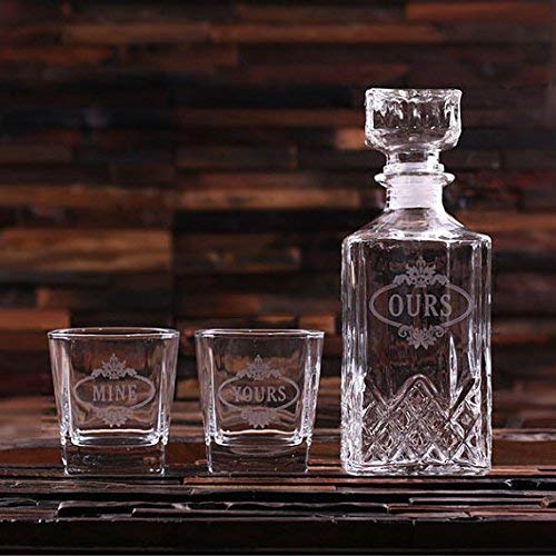 Teals Prairie & Co. Personalized Whiskey Decanter with 2 Whiskey Glasses
