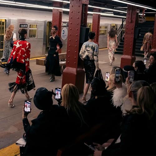 5 Big Questions About Luxury Podcast Por  arte de portada