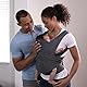Boppy Comfyfit Evolution Babytrage, einfach zu tragen und verstellbar, ergonomische Babytrage für Mamas Vorderseite mit Kopf- und Nackenstütze, breite geknotete Gurte, verstellbare Armlöcher